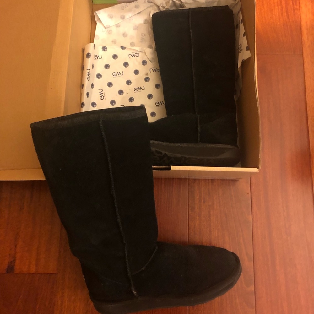 EMU Australia Ugg Boots size 6